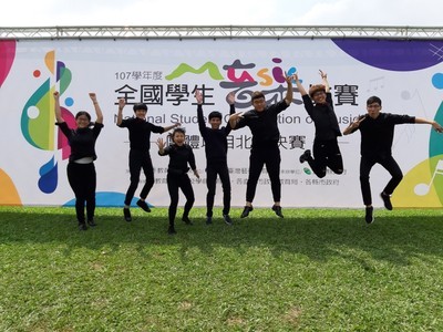 東華管樂社打擊組社員賽後合影